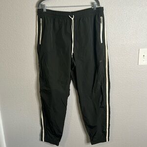 Nike Men’s Standard Fit Taper Leg Regular Length - NWT